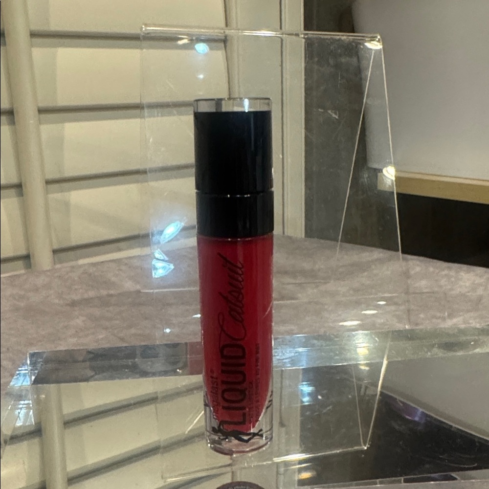 Wet Wild Megalast Liquid Catsuit Lipstick 930B Missy And Fierce Matte Lip Stick